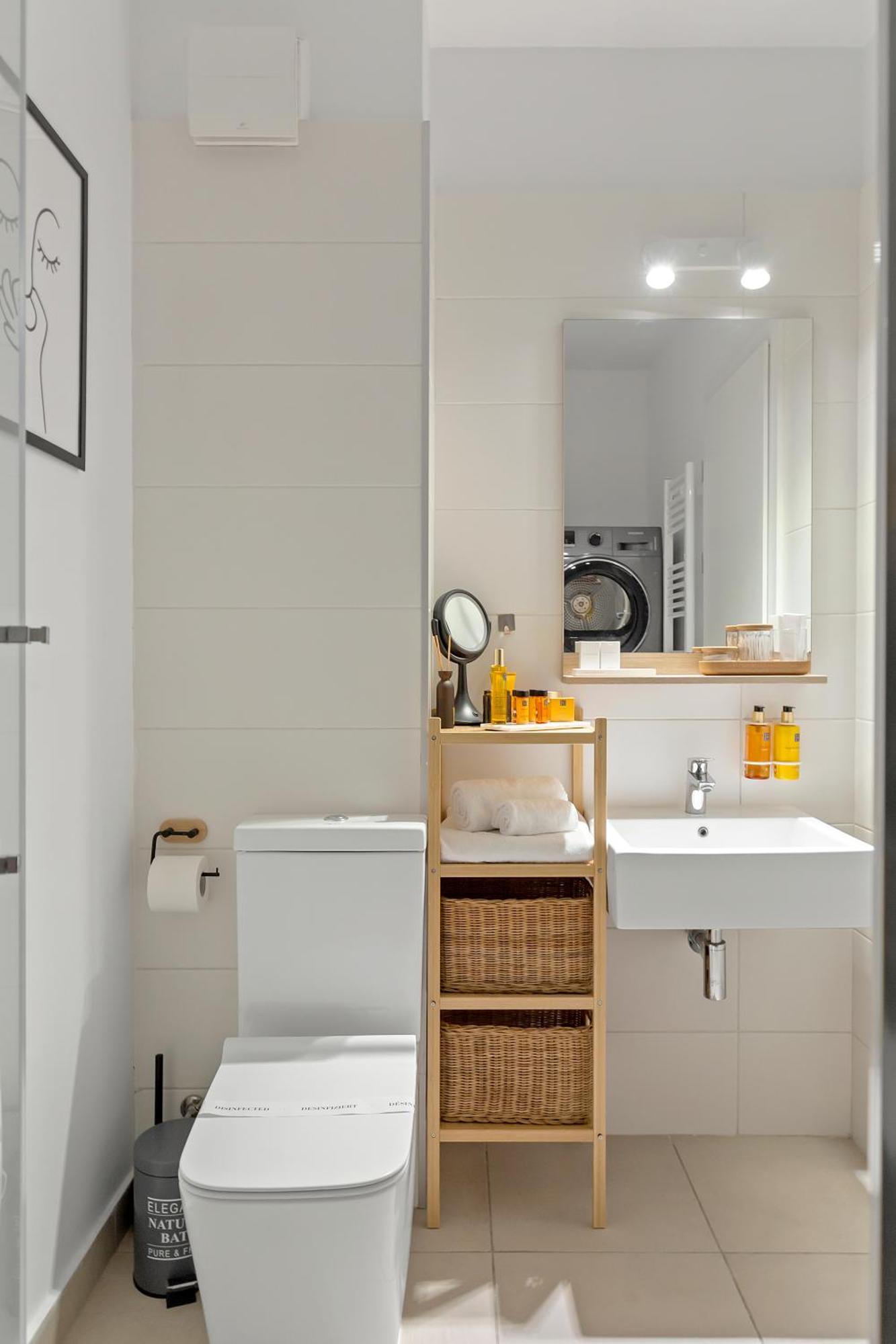 Mido Park Apartment With Private Parking & Self Check-In Bukarest Eksteriør billede